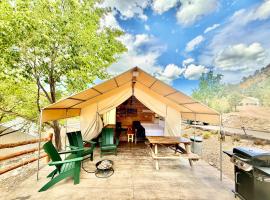Glamping Tent #4 with Heat AC and Private Bath，位于奥德维尔的酒店
