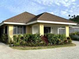 The Sunshine 3 Bedroom Villa with pool & gym，位于Richmond的酒店