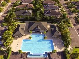 The Sunshine 3BR Villa Near Ocho Rios with Pool, Gym and Beach Access in Gated Community