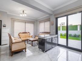 Villa with Pool in the Unique Nature of Mordoğan，位于卡拉布伦的酒店