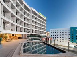 Wyndham Garden Mazatlan Marina，位于马萨特兰的海滩酒店