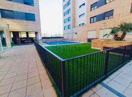 La Puerta de Logroño, con piscina y garaje!，位于洛格罗尼奥的酒店