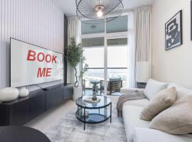 Tranquil 1BR Hideaway in Damac Hills，位于Dubai Marina的酒店