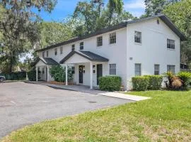 Be Our Guest - Cozy Townhome near Downtown Ocala townhouse