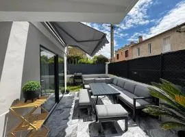 Avignon maison à côté du tram et avec jacuzzy