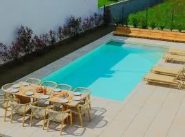 Superbe villa climatisée 4 chambres, 4 salles de bain avec piscine chauffée proche mer
