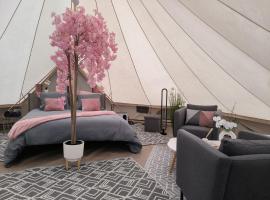 Tente lodge avec jacuzzi privatif，位于拉帕利斯的酒店