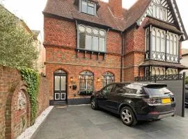 Incredible Luxury Windsor Long Walk 4 Bedroom Home With Free Driveway Parking
