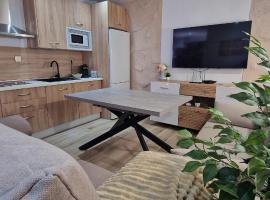 CAZORLA NATURA - NUEVOS 2025 - 6 Apartamentos Tur&iacute;sticos-，位于阿罗约弗里奥的带泳池的酒店