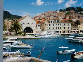 Hvar Riva Rooms，位于赫瓦尔的酒店