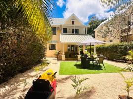 Flic en Flac Sands Beach LUX Villa，位于弗利康弗拉克的酒店