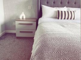 Malva - Modern 2 Bedroom Bungalow in Wick Sleeps 4 with private parking - NC500 Route，位于威克的酒店