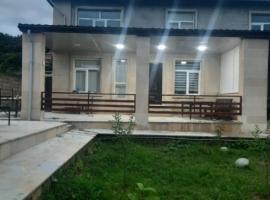 Whispering Pines Villa，位于甘贾的酒店