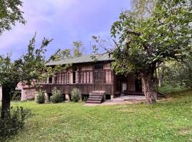 Une maison traditionnelle de Georgie，位于Kʼveda Sazano的酒店