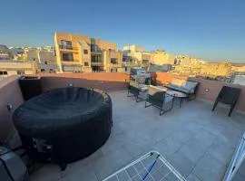 Central Penthouse Suite BBQ&Hot Tub 5Min Walk2Sea