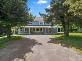 Mins to Nauset Beach & Walkable to Town