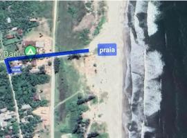 Kitnet a 300m da praia Cananéia - Ilha Comprida，位于伊利亚孔普里达的酒店
