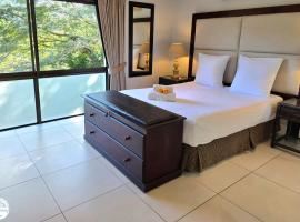 Villa P10B - Selborne Golf Estate，位于彭宁顿的酒店