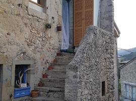 Charmante Maison de village St Julien en Quint，位于Saint-Julien-en-Quint的酒店