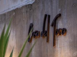 Casa del Toro Luxury Ranch，位于Nguékokh的酒店