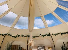 Luxe Glamping Moonlight，位于贝拉克尔的豪华帐篷
