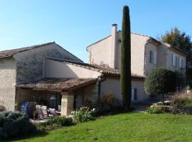 Mas Des Treilles - Gîte 'Côté Campagne'，位于曼讷的酒店