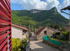 Sous les Etoiles du Bugey，位于Tenay的酒店
