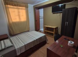 Habitación individual con baño privado en Talara centro，位于塔拉拉的酒店