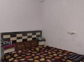 jakusst home stay，位于瓜廖尔的酒店