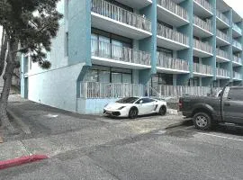 Steps to beach condo free parking wifi, balcony