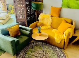 Stylish free parking Studio central with balcony