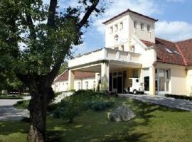 Diana Golf Hotel，位于塔塔的酒店