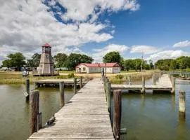 Sunrise Landing: Waterfront Cottage in Avenue!