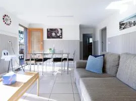 White Sands Coastal Getaway – Steps to the Shore