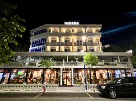 UJVARA HOTEL，位于格勒姆的酒店