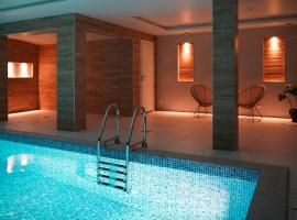 Villa Örnberget - Lakeview Luxury with Private Indoor Pool，位于Tullinge的酒店