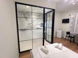 Serene Stay，位于伏罗拉的酒店