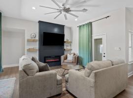 Modern 3 Bedroom Home with Pool
