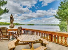 Gorgeous Lake Arbutus Getaway with Dock and Boat House，位于Neillsville的酒店