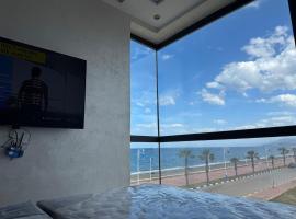 New 2025, Front beach flat, Newly renovated，位于拉乌的酒店