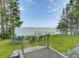 Waterfront Roque Bluffs Hideaway w/ Private Beach