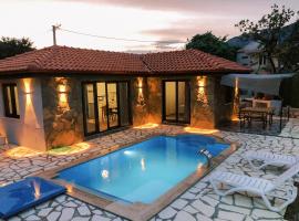 Mountain View House with Pool Near Olympos Adrasan，位于Kumluca的酒店