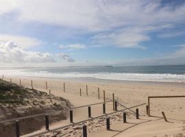 The Beach Shack - across from beach，位于Blacksmiths的酒店