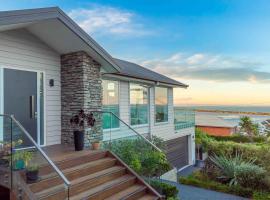 Sea View Paradise with Hot Tub，位于基督城的酒店