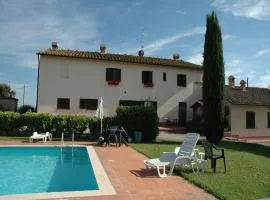 Modern Farmhouse in Pienza with Pool