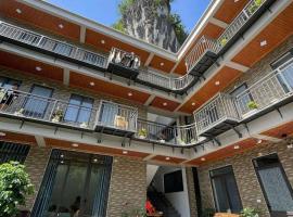 Bamboo Riverside Homestay，位于Nguyên Ngoại的酒店