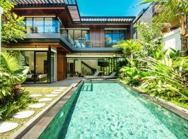 New 4BR Villa 200m to the beach Canggu，位于坎古的酒店