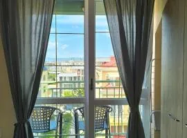 Golden Hermes, Studio z basenem