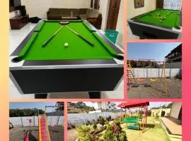 Paradise Villa with pool table and big garden