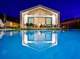 Odella - Luxury Villa for 6 in Seydikemer Zorlar，位于费特希耶的酒店
